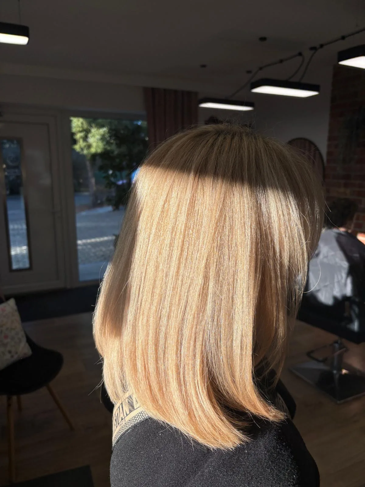Ciepły blond bob
